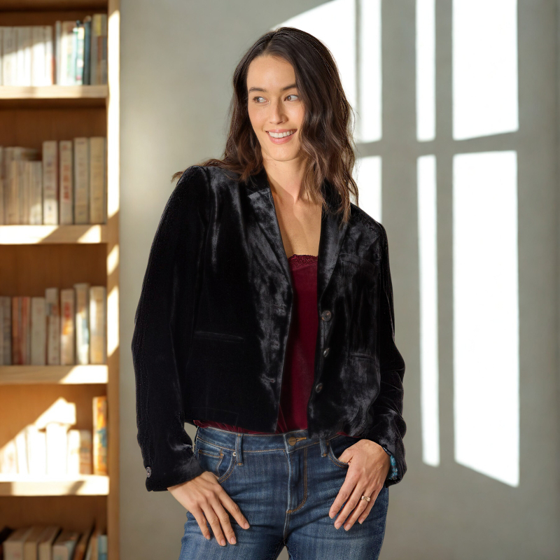 Blazer damă din catifea auriu, croială slim, lungime scurtă, rever, stil occidental
