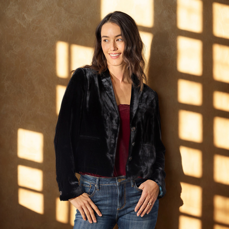 Blazer damă din catifea auriu, croială slim, lungime scurtă, rever, stil occidental