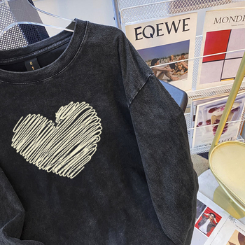 Γυναικείο μακρυμάνικο βαμβακερό T-shirt με μεσαίο μήκος, φθαρμένο εφέ πλύσης, anime print, φθινοπωρινό-χειμερινό 2025