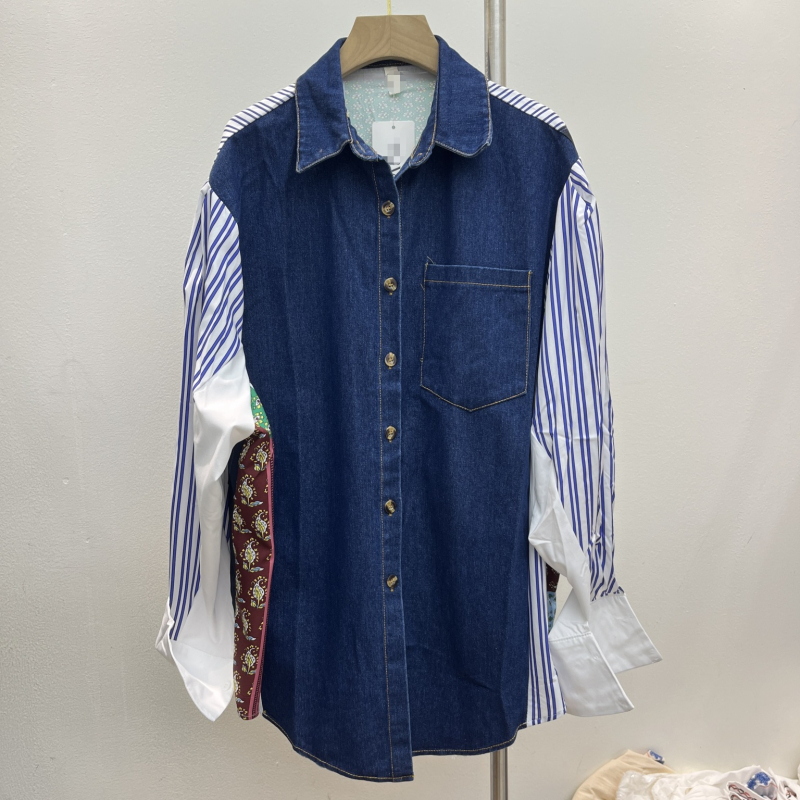 Ženska džins košulja s prugama i patchworkom, opuštena kroj, dugi rukav, polo ovratnik, gradski stil, jesen 2025