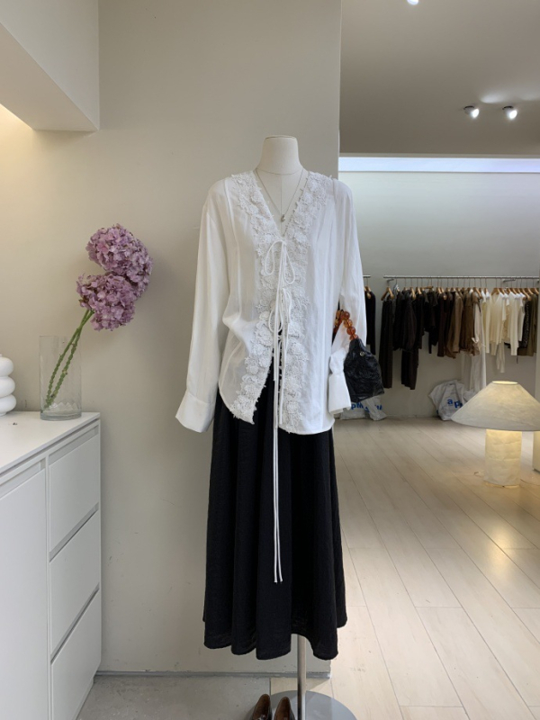 Bluza s V izrezom i šnirkama, dugi rukavi, 3D vez i čipka, širokog kroja, pamuk-linen materijal, francuski stil