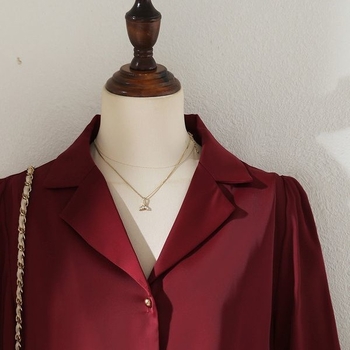 Francuska retro crvena košulja s ovratnikom u stilu sakoa, satenski materijal, dugi rukavi, za žene