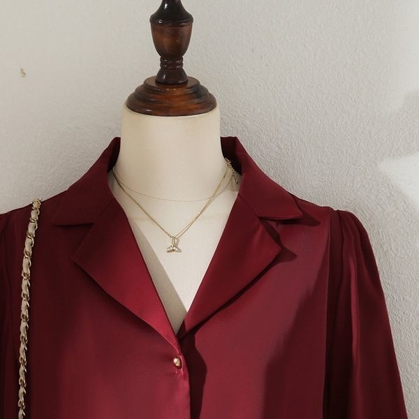 Francuska retro crvena košulja s ovratnikom u stilu sakoa, satenski materijal, dugi rukavi, za žene