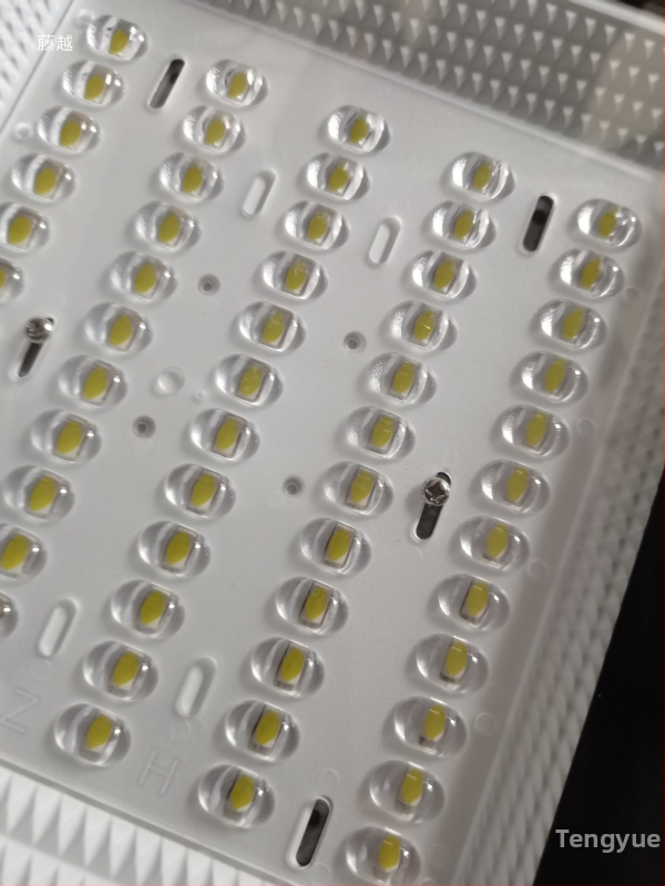 Solárna pouličná lampa s integrovanou hlavou, vonkajšie použitie, 12V 60W, LED Gold Bean, vrátane batérie a súprav na montáž a opravy