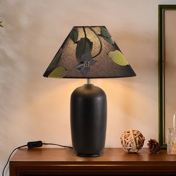 Francúzska retro stolná lampa do spálne, masívne drevo, americký stredoveký štýl, látkové tienidlo, do študovne.