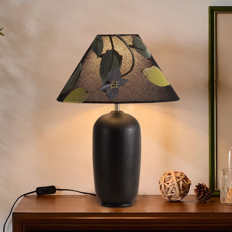 Francúzska retro stolná lampa do spálne, masívne drevo, americký stredoveký štýl, látkové tienidlo, do študovne.
