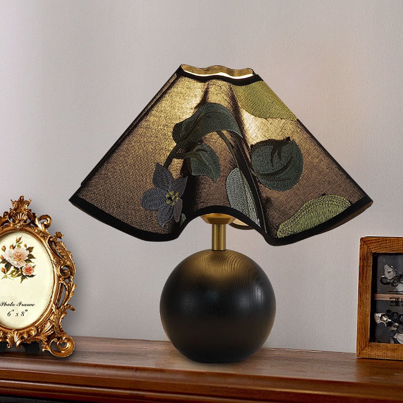 Francúzska retro stolná lampa do spálne, masívne drevo, americký stredoveký štýl, látkové tienidlo, do študovne.
