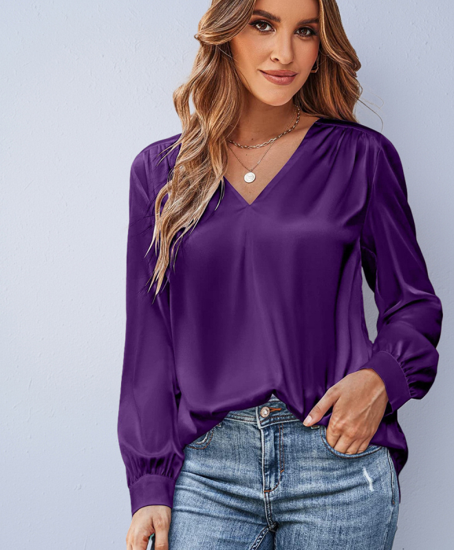 Női szaténblúz mesterséges selyemmel, plisírozott részletekkel, hosszú ujjú, V-nyakú, laza szabású, irodai viselet
