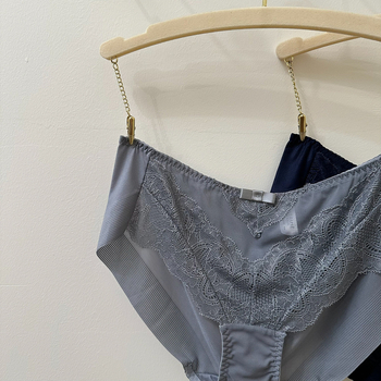 Ženske gaćice bikini s bezšivom čipkom, srednji struk, dvobojne