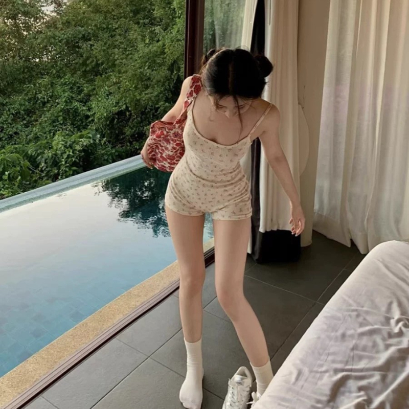 Ženski seksi floralni romper s trakama i otvorenim leđima