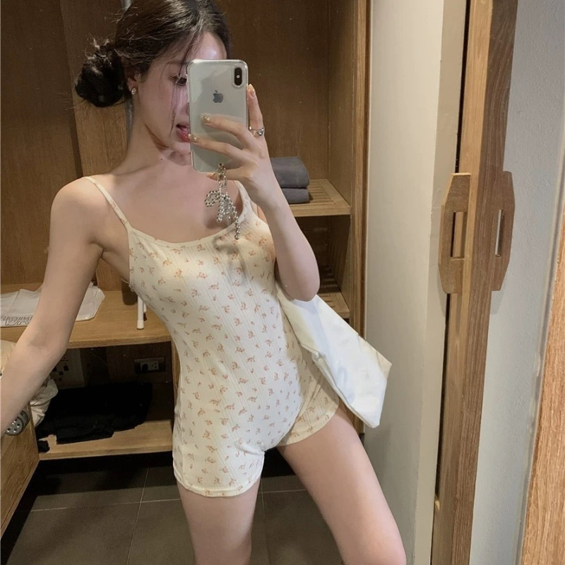 Ženski seksi floralni romper s trakama i otvorenim leđima
