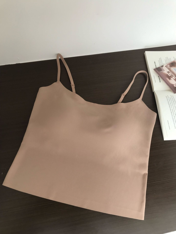 Izuzetno tanak bezšivni cami top od Ice Silk, s ugrađenim jastučićima za grudi, ljetni tank top s lijepim leđima