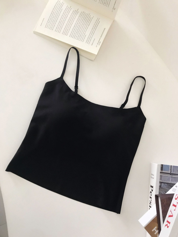Izuzetno tanak bezšivni cami top od Ice Silk, s ugrađenim jastučićima za grudi, ljetni tank top s lijepim leđima