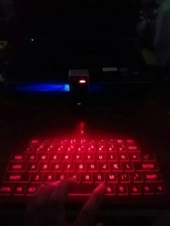Druga generacija laserske tipkovnice s Bluetooth bežičnom projekcijom i vodootpornim dizajnom