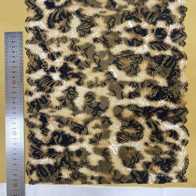 Čipkasti rub s leopardim uzorkom