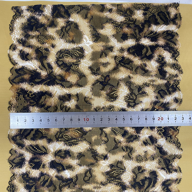 Čipkasti rub s leopardim uzorkom