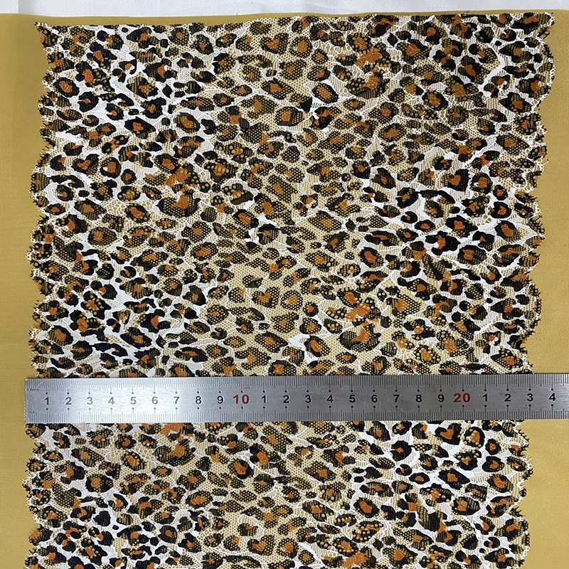 Čipkasti rub s leopardim uzorkom