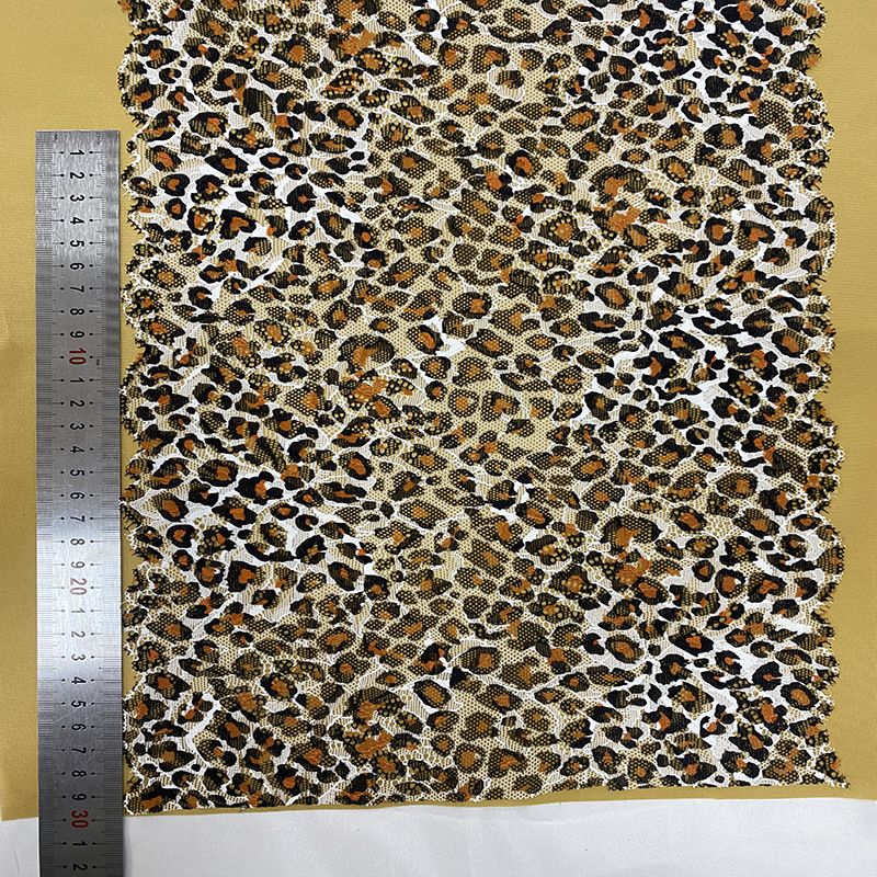 Čipkasti rub s leopardim uzorkom