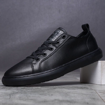 Férfi fehér PU bőr sneaker, koreai stílus, egyszerű és divatos, légáteresztő, könnyű, alacsony profilú mindennapi cipő