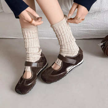 Γυναικείες Mary Jane με Velcro, χρωματικά block, αθλητικό–casual στυλ, άνοιξη 2026, σουέντ επάνω, στρογγυλή μύτη, καουτσούκ σόλα