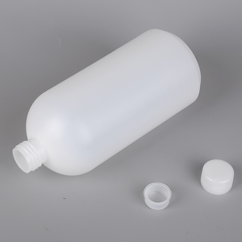 Kisnyakú műanyag üveg mérőskálával és belső kupakkal, 500/1000/2000 ml