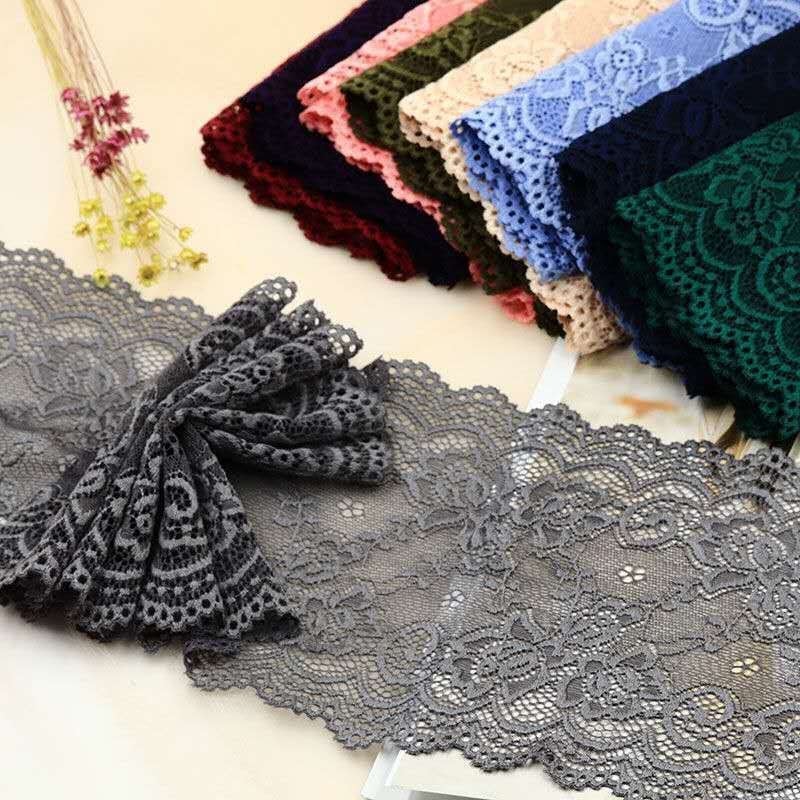 Elastična čipka širine 15 cm, mekana, višebojna, za suknje i odjeću