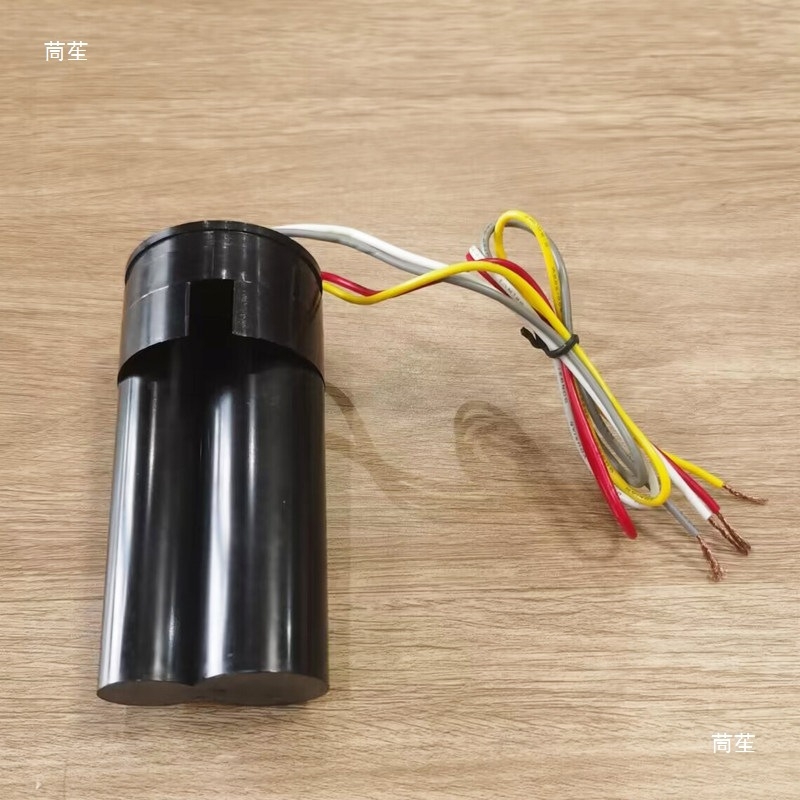 Kondenzator za pokretanje motora perilice s dva bubnja, poluautomatska, 450V 12µF+5µF