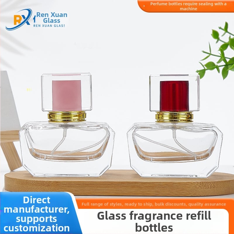 Négyzet alakú üveg parfümös flakon szórófejjel, 30 ml, kozmetikai csomagolás