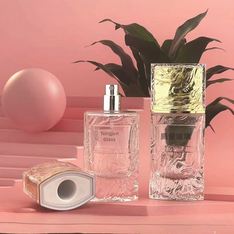 50 ml négyzet alakú üveggel készült parfümös flakon pumpás permetezővel, vastag aljjal, hordozható üres kozmetikai flakon