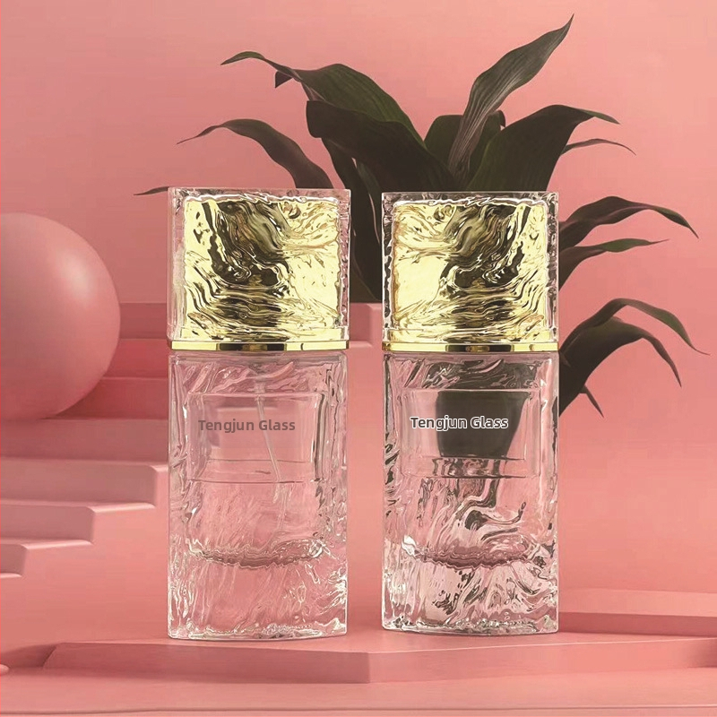 50 ml négyzet alakú üveggel készült parfümös flakon pumpás permetezővel, vastag aljjal, hordozható üres kozmetikai flakon