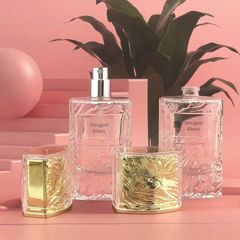 50 ml négyzet alakú üveggel készült parfümös flakon pumpás permetezővel, vastag aljjal, hordozható üres kozmetikai flakon