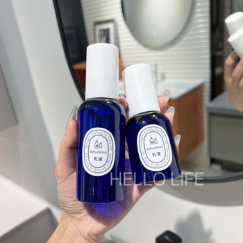 Zafírszínű vastag falú finom permetező palack, újratölthető, fehér matt felület, 50 ml/100 ml