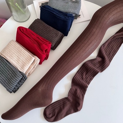 Ženske pantyhose s širokim prugama, kava smeđa boja, tanke i djelomično prozirne, pamuk, pepeljasto siva.