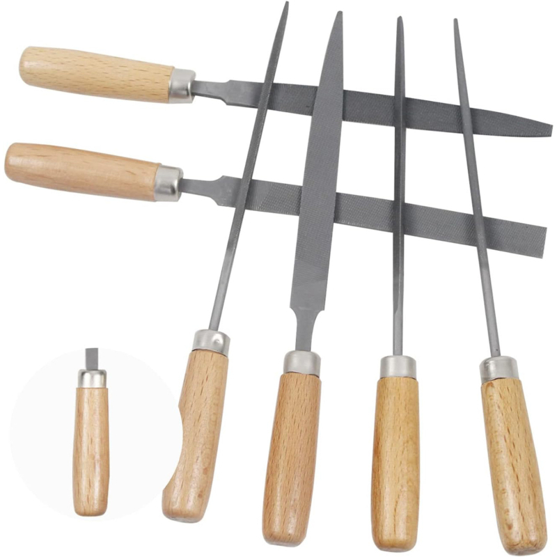 Set pilnika za drvo s drvenom drškom: trokutasti pilnik, mali polukružni pilnik i okrugli pilnik; srednji zubi, dvostruki uzorak; duljina 150 mm