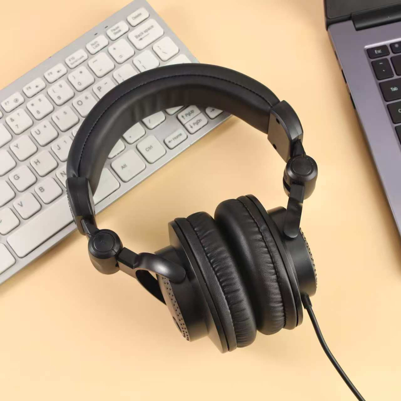 Žične slušalice za monitoriranje instrumenata na glavi, namijenjene DJ-ima, elektronskoj tipkovnici, električnoj klavijaturi i gitari te učenju
