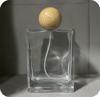 Kiváló minőségű négyszögletes üveges parfümösüveg fa kupakkal, csavaros kupakkal, 30 ml, 50 ml, 100 ml