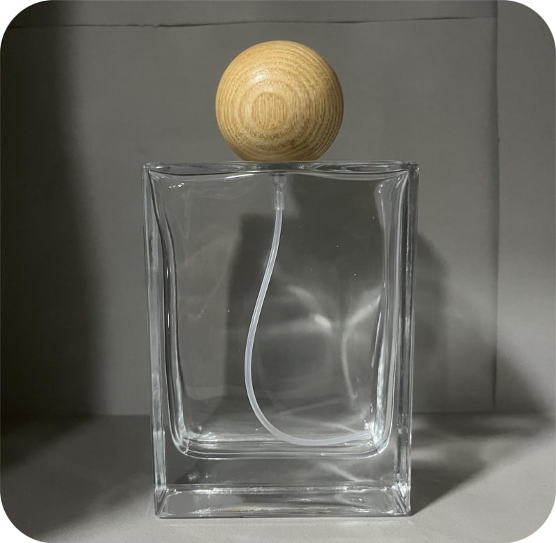 Kiváló minőségű négyszögletes üveges parfümösüveg fa kupakkal, csavaros kupakkal, 30 ml, 50 ml, 100 ml