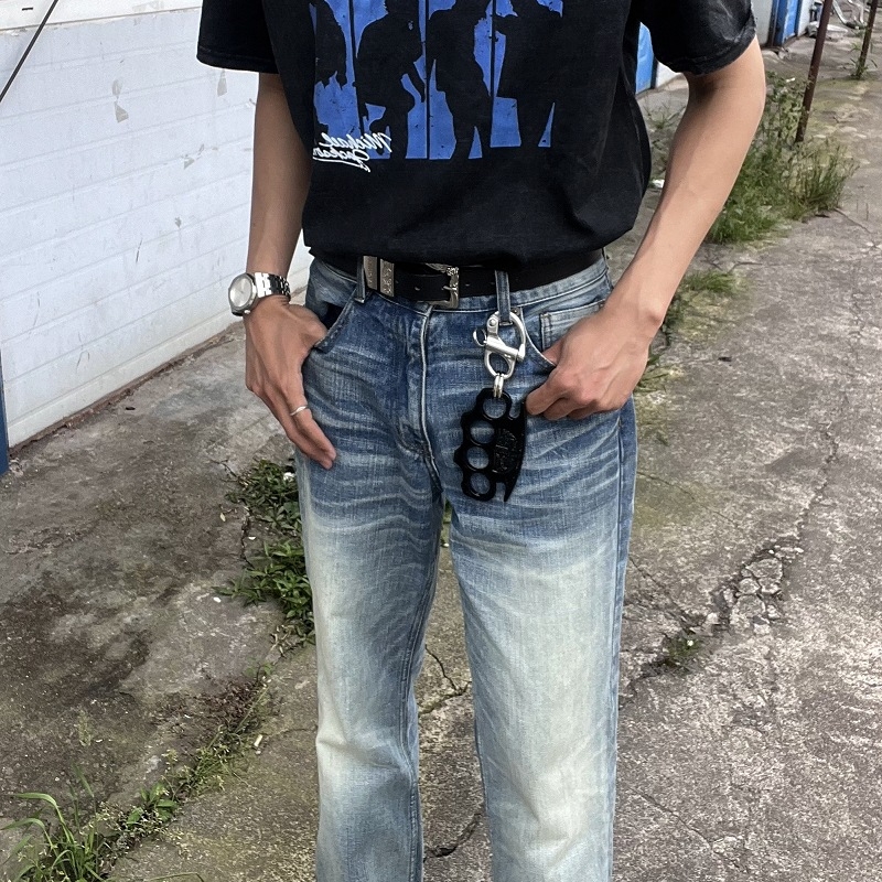 Ainsworth originalni dizajn — privjesak za ključeve s motívom tigra na prstu, Cleanfit stil