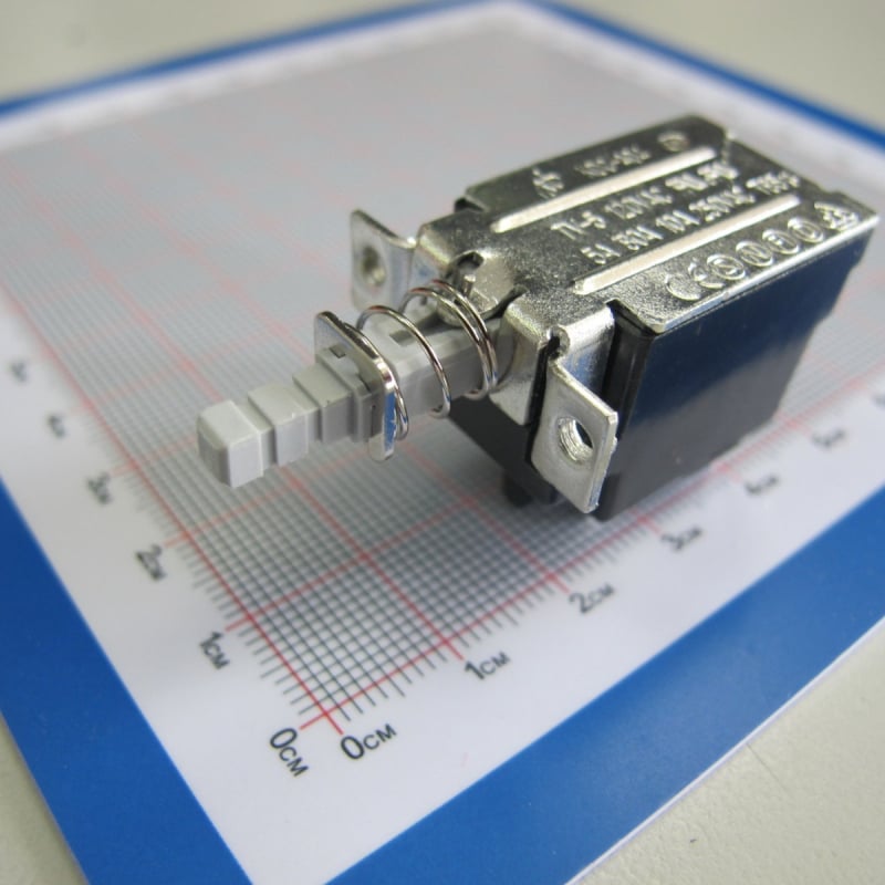 KDC-A04-001-60 Самозаключващ се превключвател за захранване с външна пружина, 8A висок ток