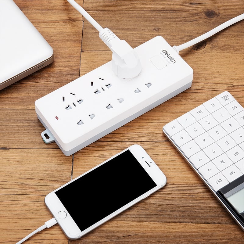 Deli 18257 Novi Nacionalni Standard 5m Produžni Kabel sa 6 utičnica: 3 Pojedinačne Utičnice + 3 Kombinirane