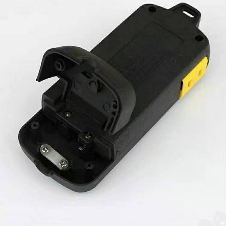 Produžni kabel s 11 utičnica, prekidač, bakreni kontakti, PVC kućište, 16A, 110–250V, 2000W