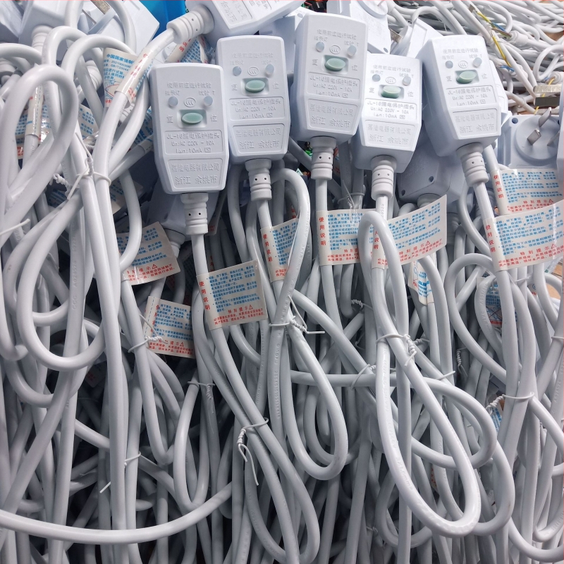10A integrovaná zásuvka s ochranou proti úniku pre elektrický ohrievač vody s káblom
