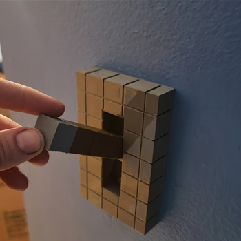 3D ispisana Minecraft Redstone Pixel figura za prekidač svjetla