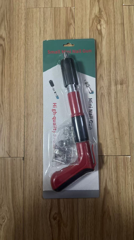 Mini čelični pištolj za ekser, crne boje, za učvršćivanje kabelskih kanala i stropnih ploča