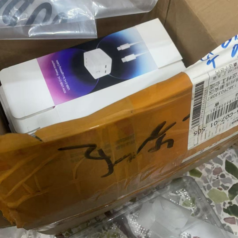 J1 USB-C podatkovni kabel za iPhone 15 Pro PD brzo punjenje 20W