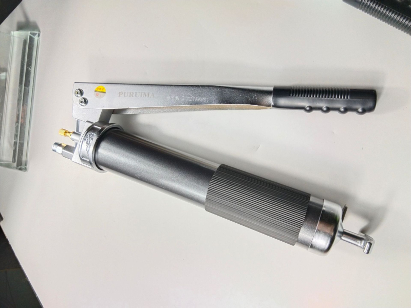 Ručni pumi mazivo za bager – dvostruka i jednostruka šipka, dvostruki piston, aluminijska legura, spremnik 800cc, ukupna duljina 365 mm