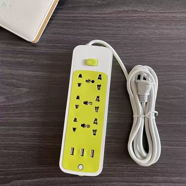 Univerzalna USB utičnica s britanskim standardom i europskim utičnicama
