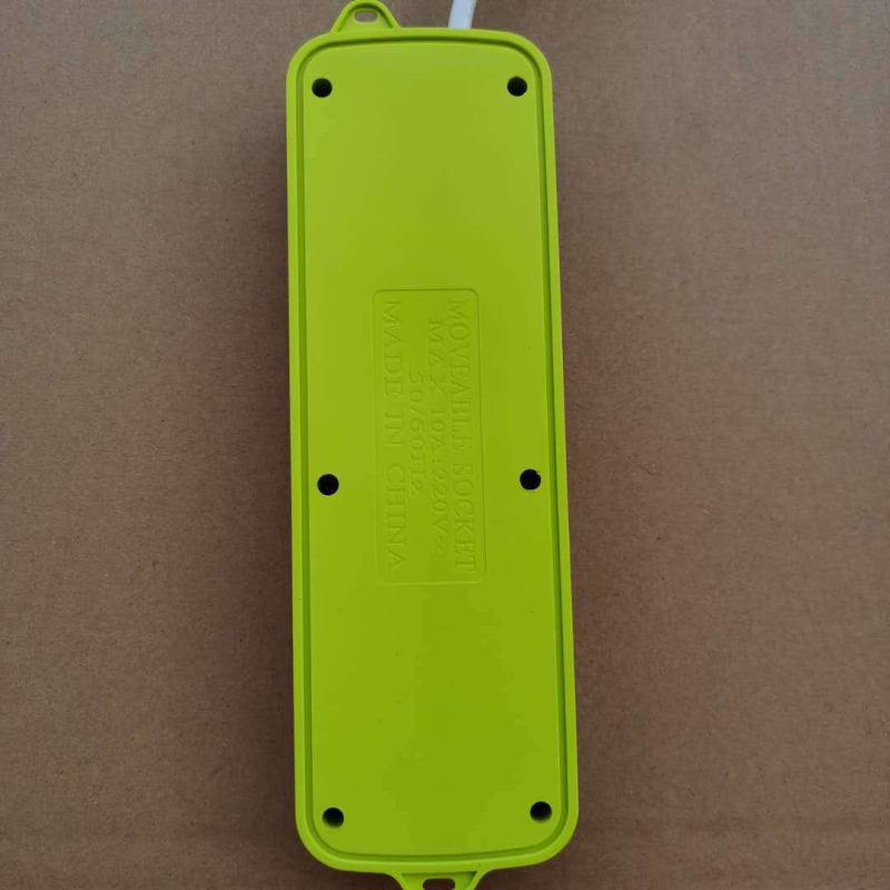 Univerzalna USB utičnica s britanskim standardom i europskim utičnicama
