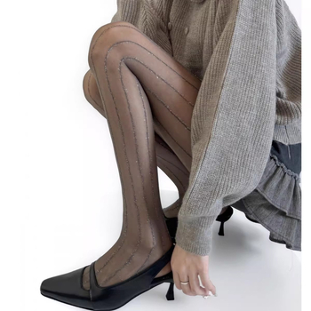 Sive prozirne pantyhose za žene sa srebrnim vertikalnim prugama, vitke i ultra-tanke, seksi.