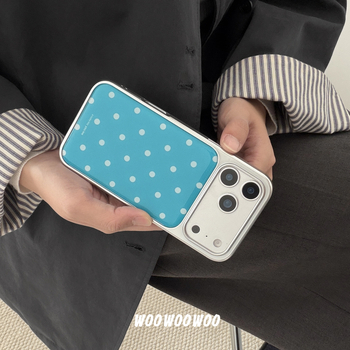 Carcasă TPU pentru iPhone, inspirată de Dilireba, albastru lacustru cu buline albe.